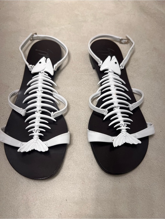 Giuseppe Zanotti Shoes - Guiseppe Zanotti White Fishbone Strappy Flat Sandals - 2.0